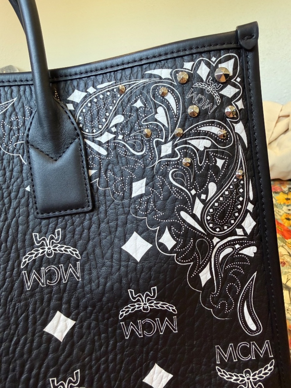 MCM Large München Tote Bag Studded Bandana Visetos Black White Shoulder Bag - Picture 6 of 6